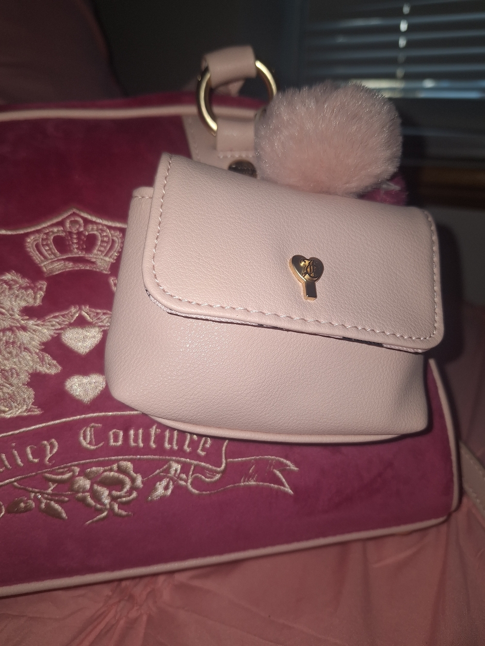 EXCLUSIVE Y2K Juicy Couture Pink Velvet Logo Crossbody Bag - Picture 2 of 10